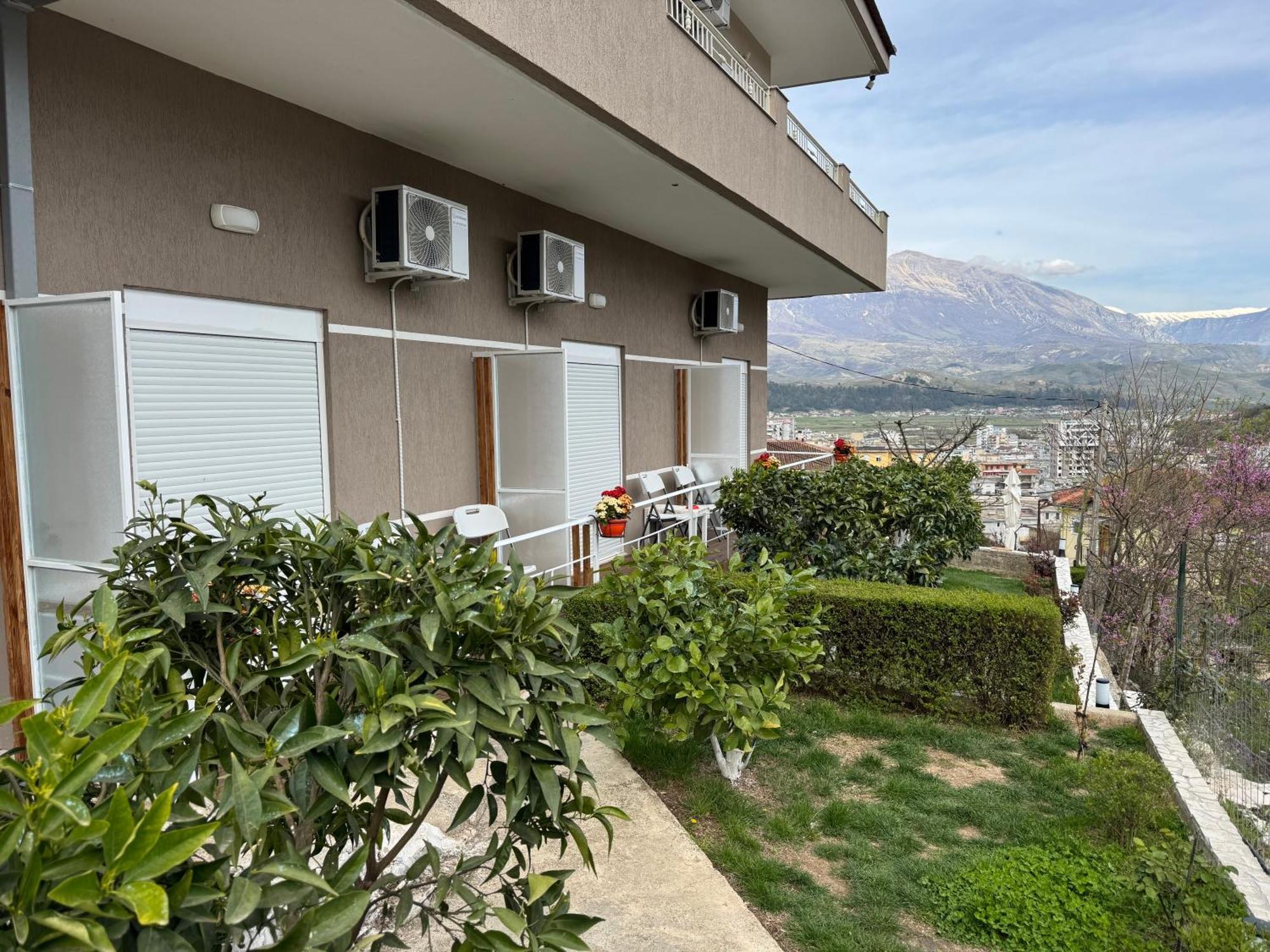 Ilvi Guesthouse Gjirokastër 외부 사진